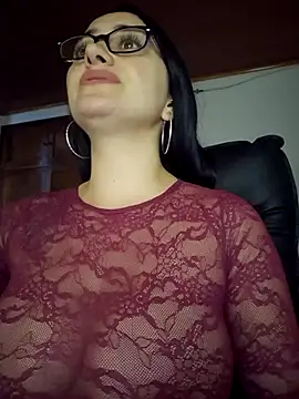 preetypeach online show from October 17, 2025, 10:11 pm