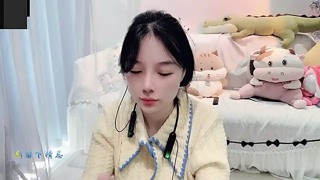 AKiKi711 online show from October 14, 2025, 4:24 am