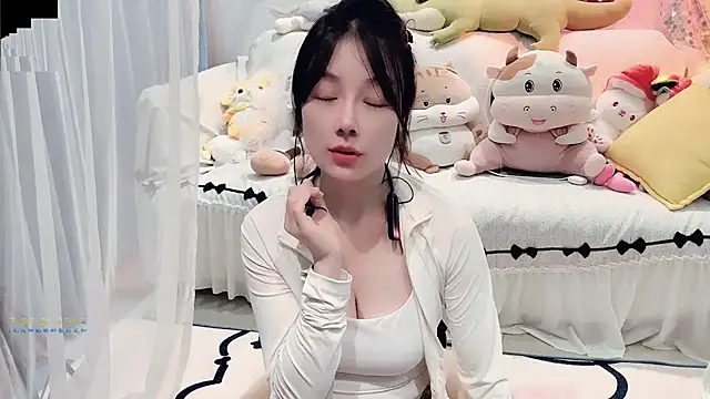 AKiKi711 online show from September 20, 2025, 4:56 pm