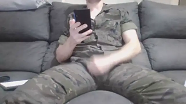 Snapshot of militar_guapo chatting on February 13, 2026, 5:57 pm militar guapo online show from February 13, 2026, 5:57 pm