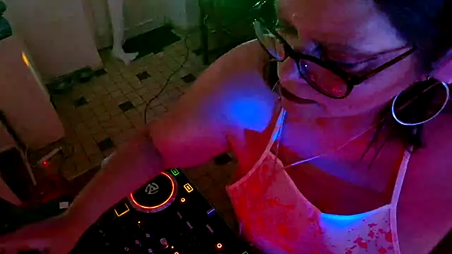 Lola-squirt online show from October 31, 2025, 10:16 pm