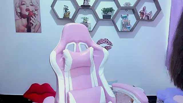 SharonSander online show from November 29, 2025, 8:42 pm