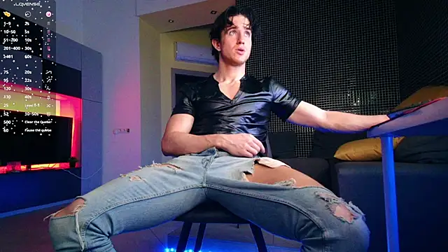 Snapshot of ChristianLevine_ chatting on June 7, 2026, 8:14 pm ChristianLevine online show from June 7, 2026, 8:14 pm