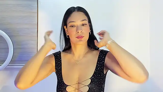 bella hadid1  online show from February 28, 2026, 5:40 am