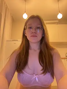 Eva Weyne online show from October 14, 2025, 8:20 pm