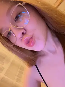 Eva Weyne online show from October 20, 2025, 6:08 pm