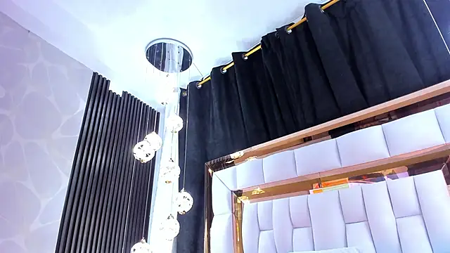 SarayRoyse online show from February 17, 2026, 7:44 pm