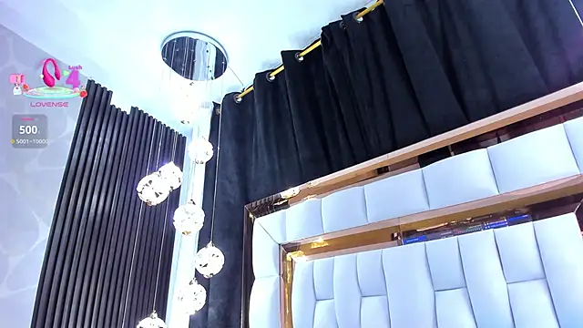 SarayRoyse online show from February 24, 2026, 7:37 pm