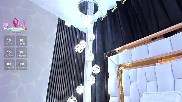 SarayRoyse online show from March 1, 2026, 7:36 pm