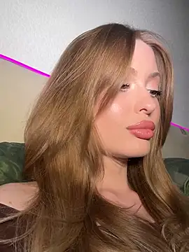 Sweet  Milly online show from April 17, 2026, 4:32 pm