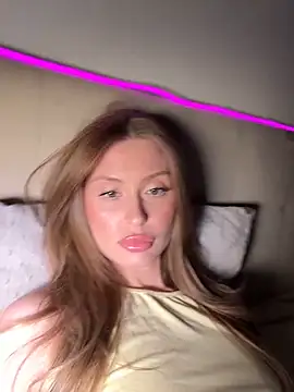 Snapshot of Sweet__Milly chatting on April 21, 2026, 5:52 pm Sweet Milly online show from April 21, 2026, 5:52 pm