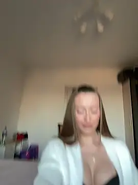 Snapshot of Sweet__Milly chatting on June 3, 2026, 4:44 pm Sweet Milly online show from June 3, 2026, 4:44 pm
