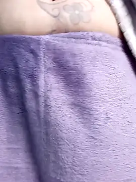 irinamaux online show from April 6, 2026, 10:00 pm