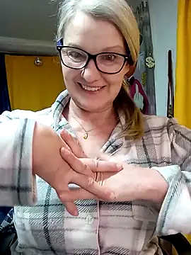 irinamaux online show from March 26, 2026, 5:22 pm