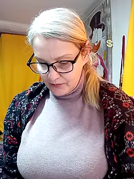 irinamaux online show from March 18, 2026, 6:49 am