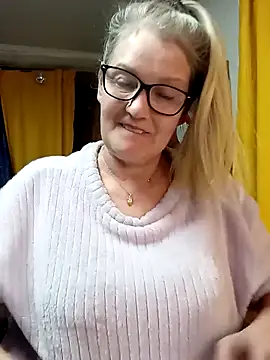 irinamaux online show from March 27, 2026, 10:33 pm