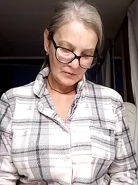 irinamaux online show from October 25, 2025, 4:22 am