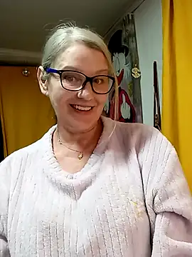 irinamaux online show from March 29, 2026, 12:01 am