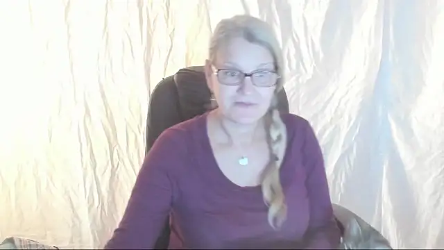 irinamaux online show from March 7, 2025, 5:29 am