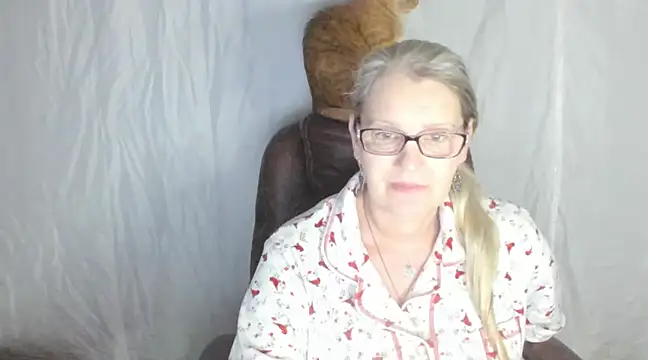 irinamaux online show from February 27, 2025, 3:29 am