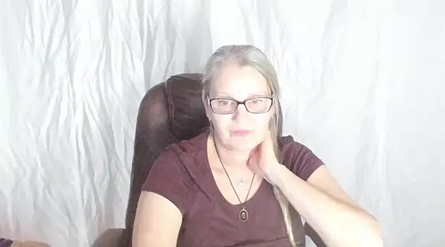 irinamaux online show from February 27, 2025, 1:28 pm