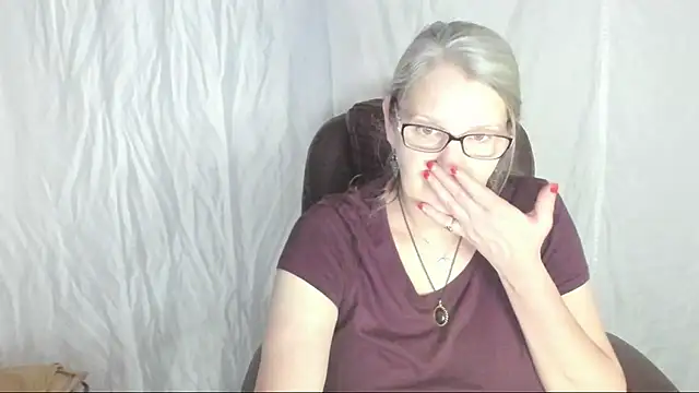 irinamaux online show from March 1, 2025, 1:40 pm
