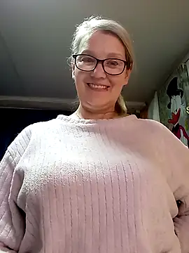 irinamaux online show from April 4, 2026, 2:45 pm