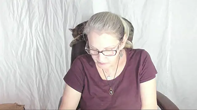 irinamaux online show from March 2, 2025, 8:48 am