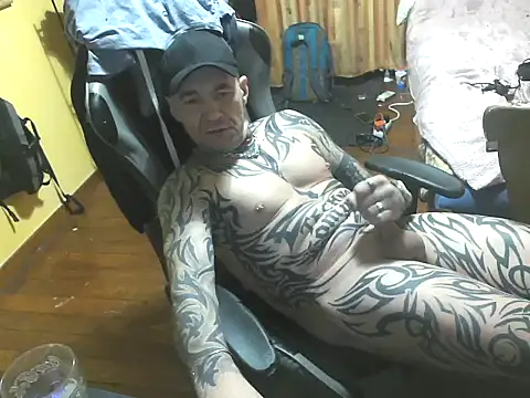 Snapshot of Tomi18cmm2 chatting on December 5, 2025, 9:23 pm Tomi18cmm2 online show from December 5, 2025, 9:23 pm