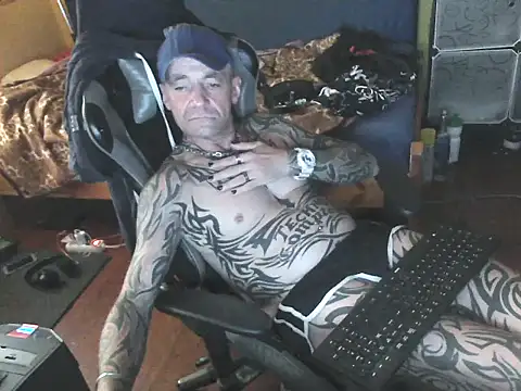 Snapshot of Tomi18cmm2 chatting on September 28, 2025, 6:20 am Tomi18cmm2 online show from September 28, 2025, 6:20 am