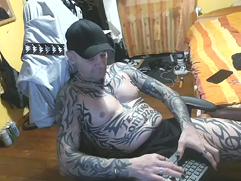 Snapshot of Tomi18cmm2 chatting on February 5, 2026, 9:21 pm Tomi18cmm2 online show from February 5, 2026, 9:21 pm