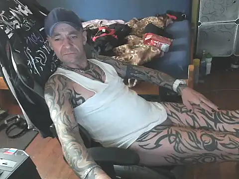 Snapshot of Tomi18cmm2 chatting on September 27, 2025, 1:17 pm Tomi18cmm2 online show from September 27, 2025, 1:17 pm