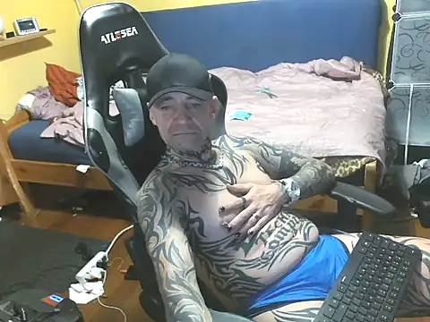 Snapshot of Tomi18cmm2 chatting on October 31, 2025, 10:38 pm Tomi18cmm2 online show from October 31, 2025, 10:38 pm