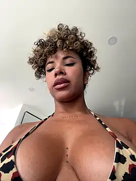 Brunettexio online show from November 9, 2025, 8:35 pm