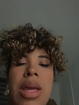 Brunettexio online show from November 13, 2025, 3:21 am