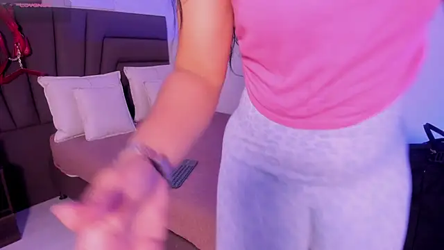 Sofi Perez  online show from February 25, 2026, 11:10 am