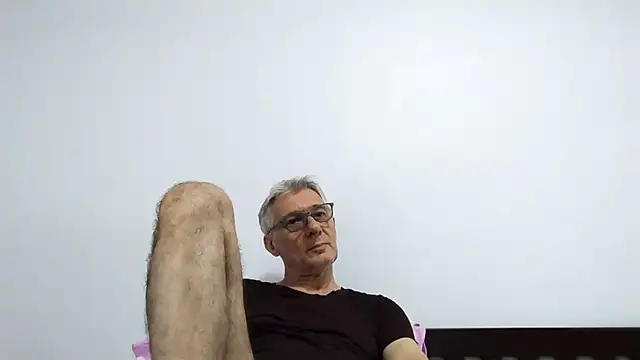Snapshot of BIGUNCUTHARDCOCK chatting on May 15, 2026, 11:03 pm BIGUNCUTHARDCOCK online show from May 15, 2026, 11:03 pm