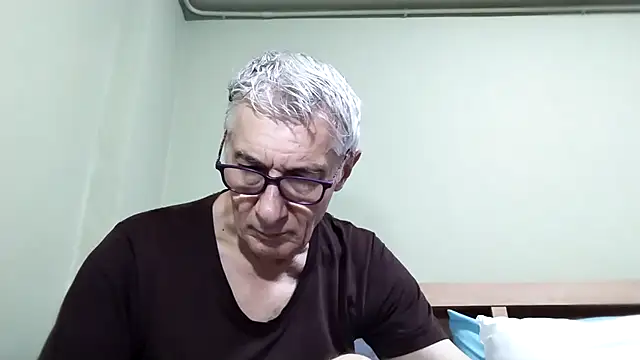 BIGUNCUTHARDCOCK online show from November 16, 2025, 1:32 am