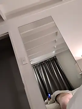 PeachyPrey online show from November 12, 2025, 8:07 am