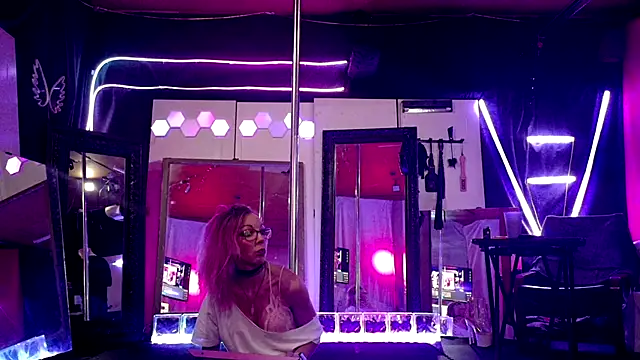 MadisonMarie online show from October 19, 2025, 7:11 am