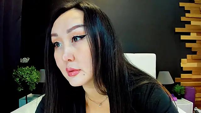 Julianna Jami online show from October 19, 2025, 2:31 pm