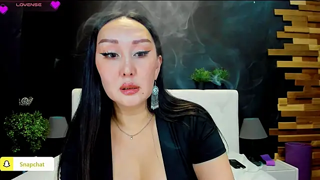 Julianna Jami online show from September 21, 2025, 1:27 pm