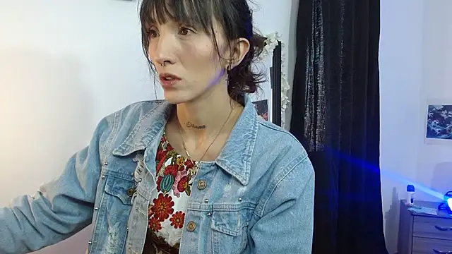 Sakura and yuki online show from February 28, 2025, 1:36 pm