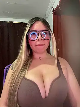 CristalGmez online show from March 31, 2026, 3:30 am