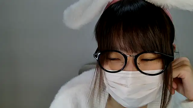 hi---chan- online show from February 3, 2025, 8:13 pm