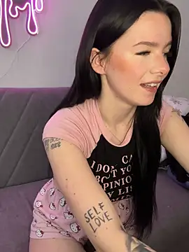 RoxiBlack online show from April 16, 2026, 6:47 am