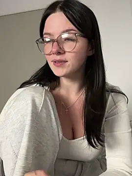 RoxiBlack online show from December 17, 2025, 4:45 pm