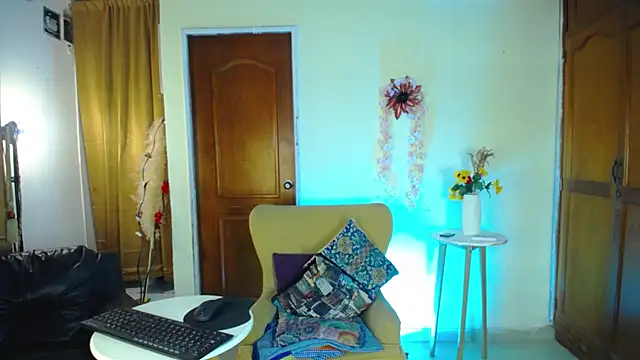 blackandwhite 2 online show from April 22, 2026, 2:24 pm