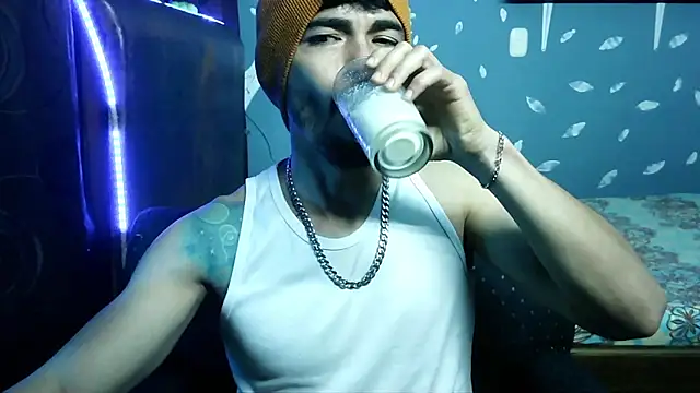 Snapshot of ponzothc chatting on April 1, 2026, 8:50 pm ponzothc online show from April 1, 2026, 8:50 pm