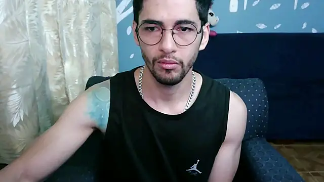 Snapshot of ponzothc chatting on October 4, 2025, 10:11 pm ponzothc online show from October 4, 2025, 10:11 pm